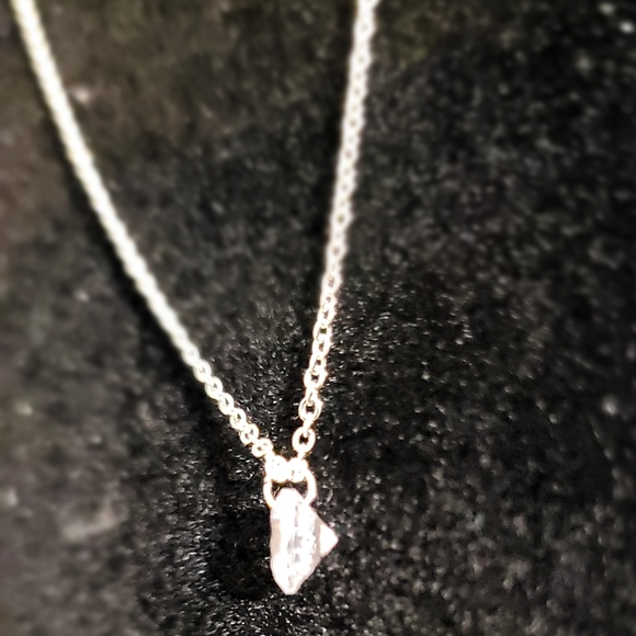 NWOT Dainty Faceted Crystal Necklace - Picture 4 of 5